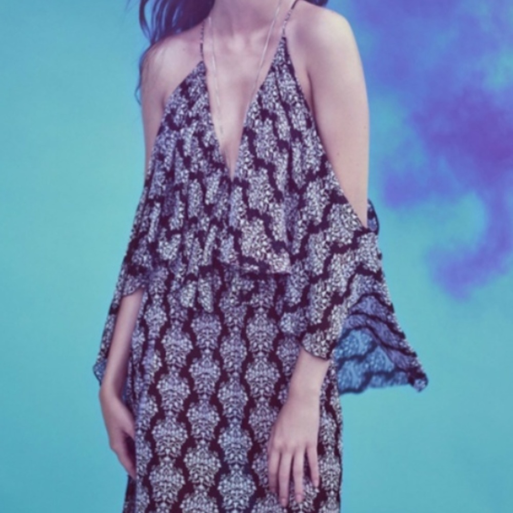 ❤SOLD❤ ZARA // flowy cold shoulder ruffle dress - Picture 7 of 15